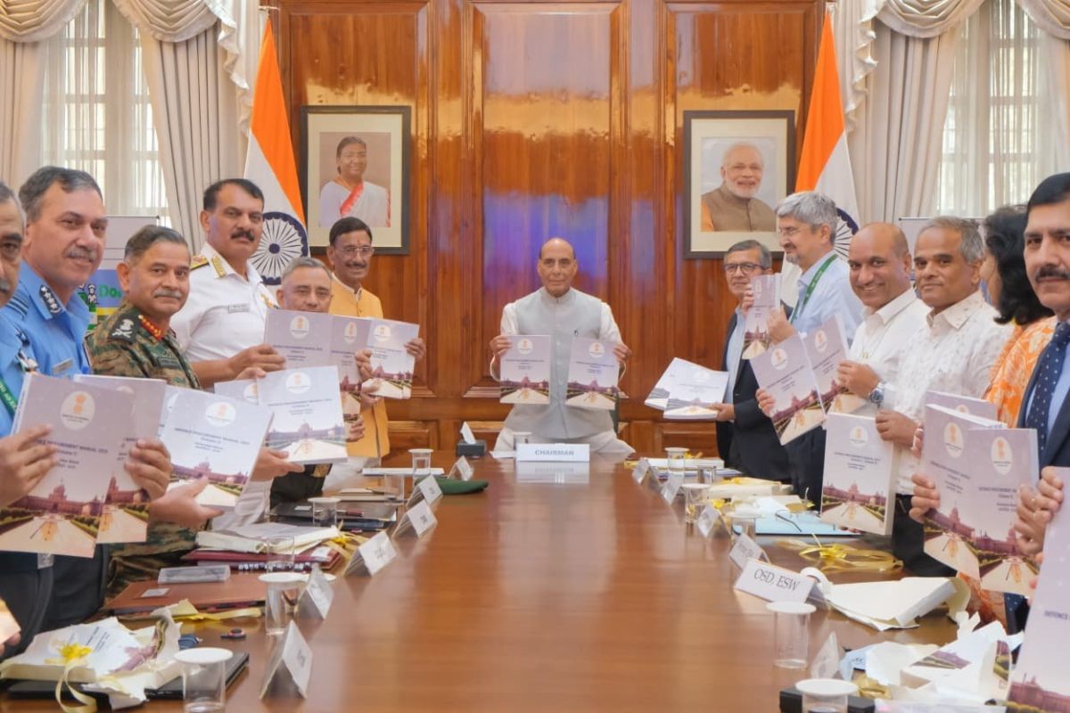  रक्षा मंत्री राजनाथ सिंह ने नई दिल्ली में रक्षा खरीद नियमावली 2025 जारी की