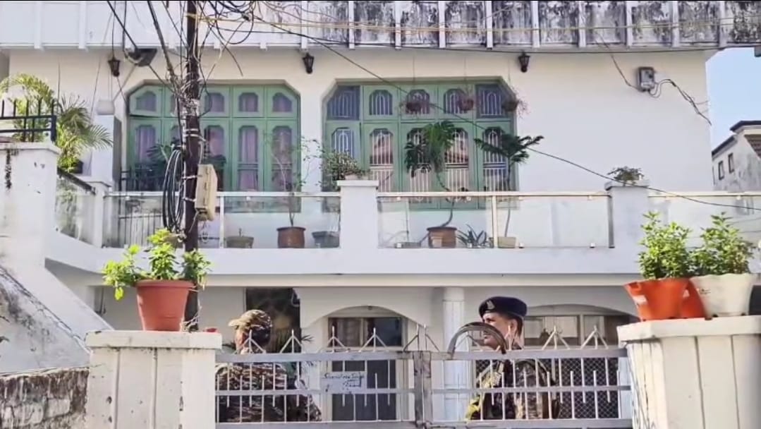  कठुआ में ईडी और डीजीजीआई की संयुक्त टीम ने पूर्व मंत्री के आवास पर की रेड