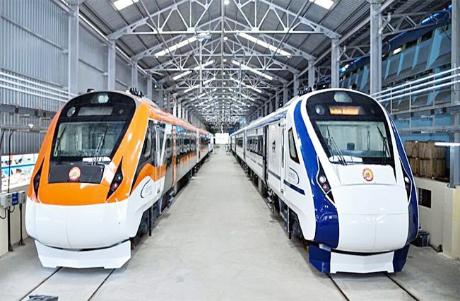 प्रधानमंत्री कल वाराणसी से चार नई वंदे भारत ट्रेनों को दिखायेंगे झंडी, पर्यटन व आर्थिक गतिविधियों में आएगी तेजी