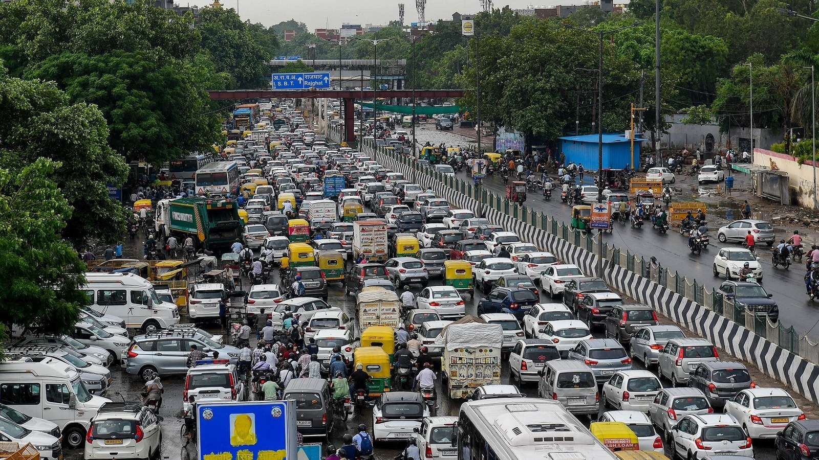 एनएचएआई ने दिल्ली के सुब्रतो पार्क एयरफोर्स स्टेशन के पास सड़क चौड़ीकरण शुरू किया, जाम की समस्या होगी खत्म