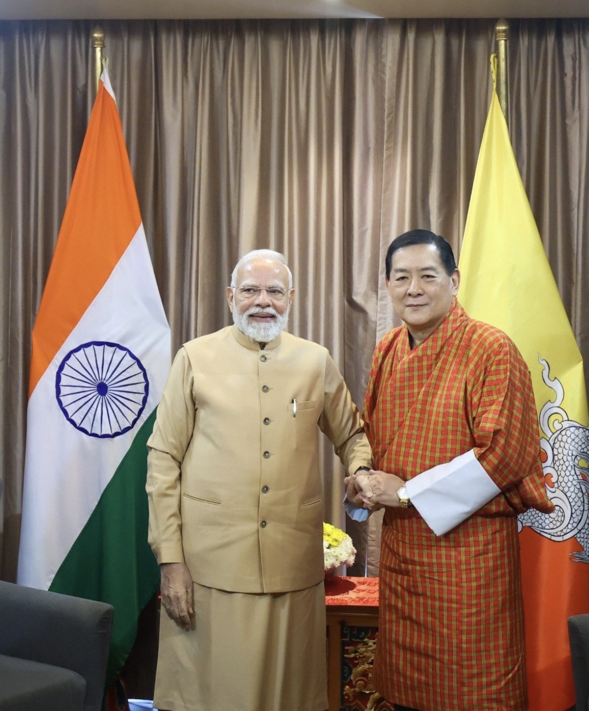 प्रधानमंत्री मोदी ने भूटान के चौथे राजा से की मुलाकात, ग्लोबल पीस प्रेयर फेस्टिवल में हुए शामिल