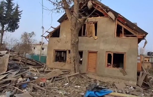 दिल्ली ब्लास्ट के बाद बड़ी कार्रवाई, पुलवामा में आतंकी उमर का घर सुरक्षाबलों ने आईईडी से उड़ाया