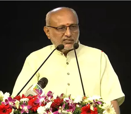 निवेशकों को आकर्षित करने में चंद्रबाबू नायडू सबसे आगे: उपराष्ट्रपति