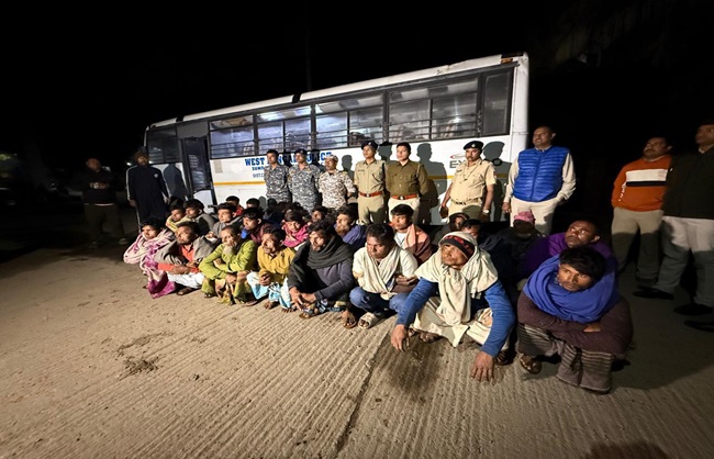 आईसीजी ने उत्तरी बंगाल की खाड़ी में अंतरराष्ट्रीय समुद्री सीमा पर 79 बांग्लादेशी मछुआरों को पकड़ा
