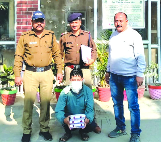 बंद घरों को निशाना बनाने वाला गिरफ्तार, 15 लाख से अधिक के जेवरात बरामद