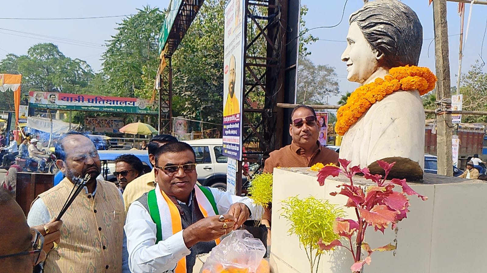 जांजगीर चांपा: जिला कांग्रेस ने मनाई पूर्व प्रधानमंत्री इंदिरा गांधी की जयंती