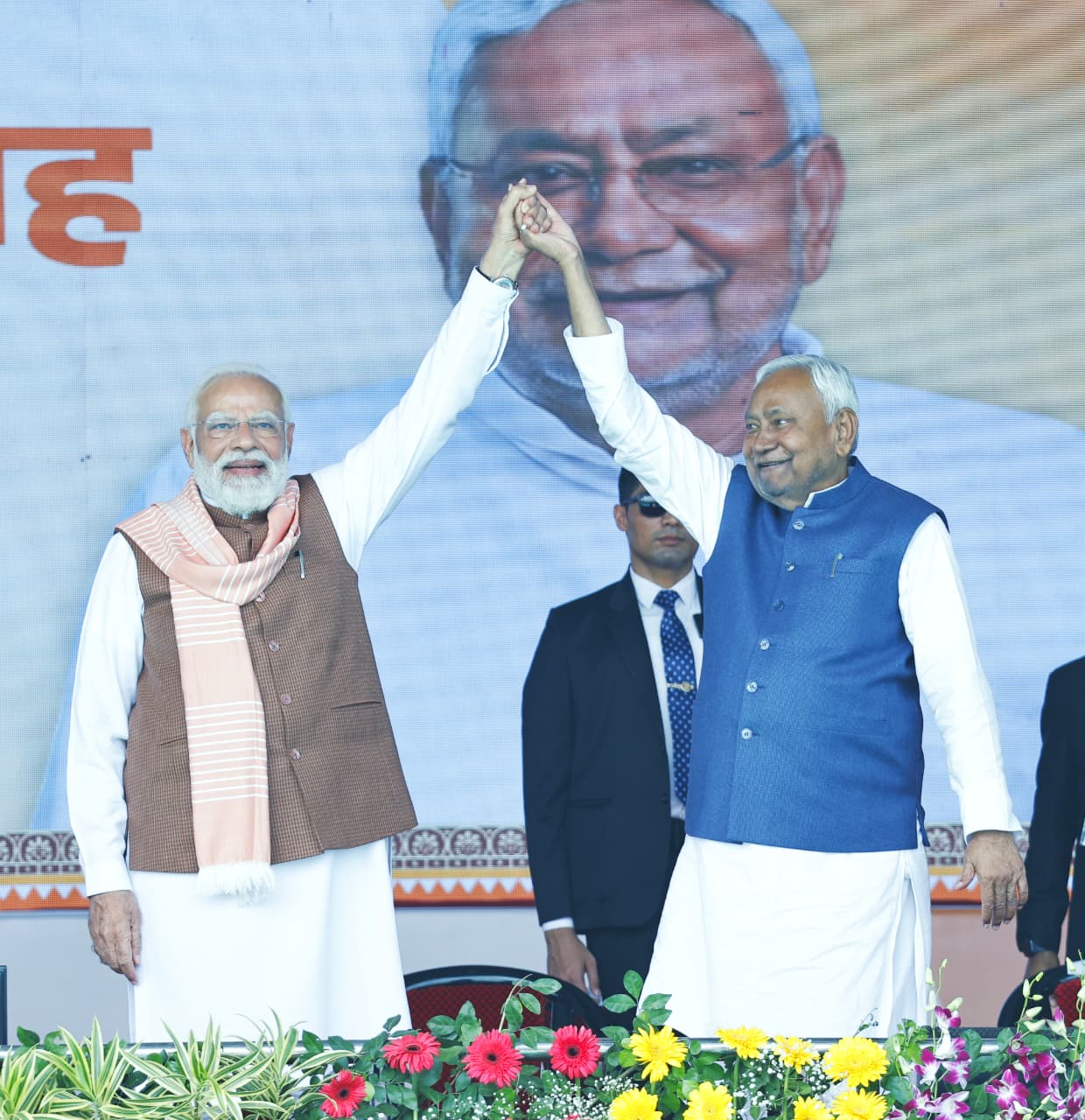   बिहार की नवनिर्वाचित सरकार में सीएम नीतीश सहित 26 मंत्रियों ने ली शपथ