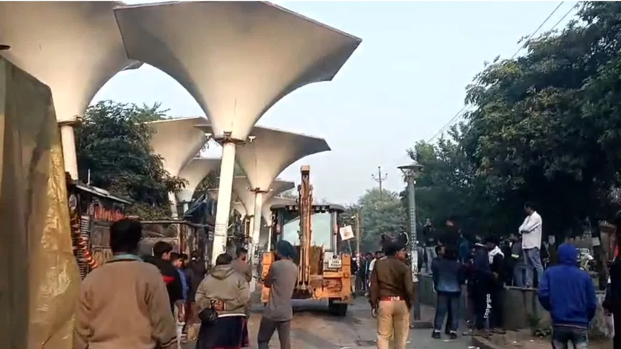 रायपुर :साइंस कॉलेज चौपाटी हटाने का विरोध कर रहे पूर्व विधायक और निगम के नेता प्रतिपक्ष गिरफ्तार