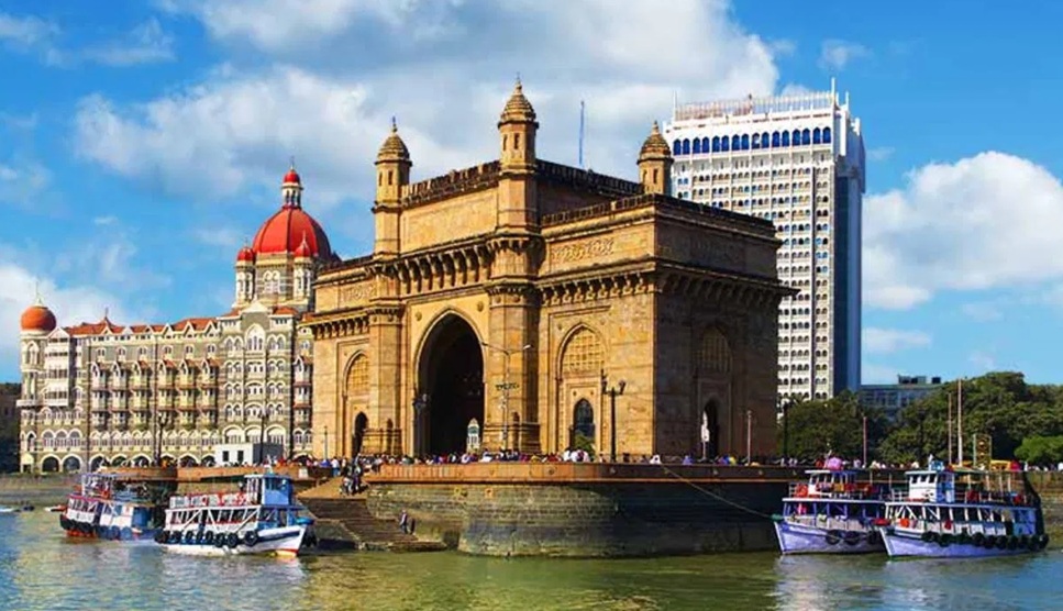  इतिहास के पन्नों में 01 दिसंबरः ब्रिटेन के राजा-रानी पहली बार पहुंचे भारत, याद में बना गेटवे ऑफ इंडिया