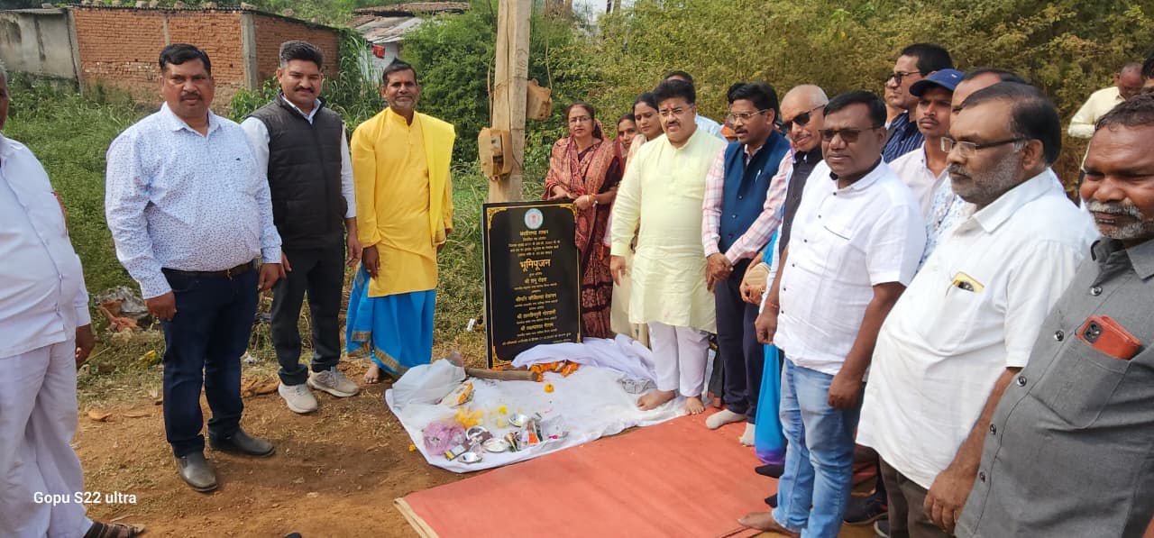 धमतरी : बठेना नहर में इनलेट रेगुलेटर निर्माण कार्य का हुआ भूमिपूजन, किसानों को मिलेगा स्थायी लाभ