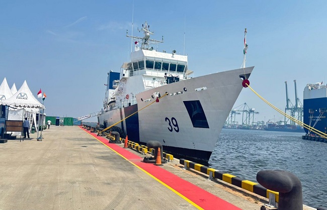 आसियान देशों ​के लिए तैनात आईसीजी का 'विग्रह​' जहाज जकार्ता​ बंदरगाह पर पहुंचा