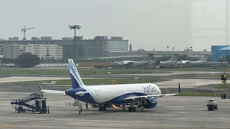 बेंगलुरु हवाई अड्डे से गुरुवार को भी इंडिगो की 73 उड़ानें रद्द