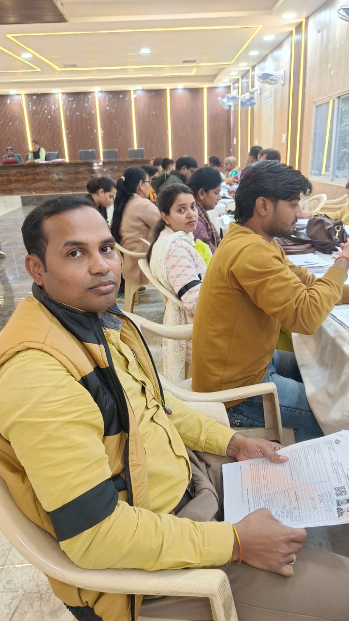 ऑनलाइन उपस्थिति के विरोध में पंचायत सचिवों का सत्याग्रह जारी