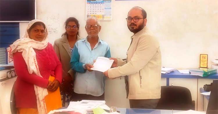 रायपुर : महिला समूह की सदस्य के परिजन को पीएम जीवन ज्योति बीमा योजना से मिला दो लाख रुपये का लाभ