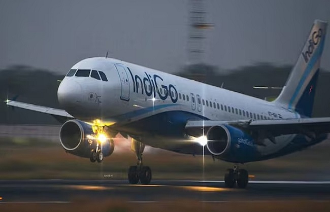  इंडिगो का ऑपरेशन धीरे-धीरे पटरी पर आ रहा, आज 1,000 से कम उड़ानों के रद्द होने की संभावना