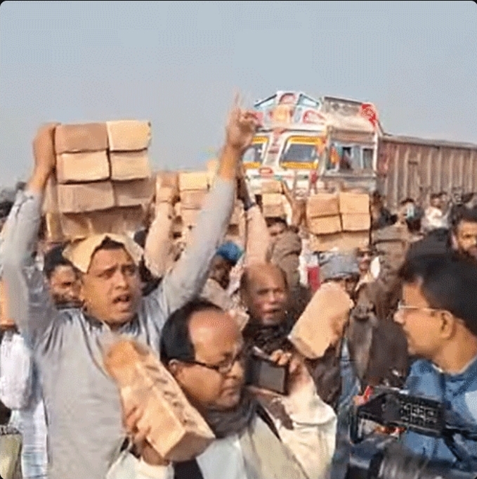 बंगाल के मुर्शिदाबाद में बाबरी मस्जिद शिलान्यास कार्यक्रम से राष्ट्रीय राजमार्ग पर लगा जाम