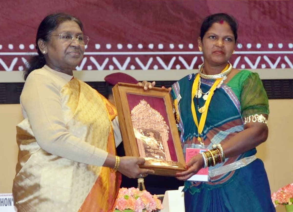 छत्तीसगढ़ की शिल्पकार हीराबाई झरेका बघेल राष्ट्रीय हस्तशिल्प पुरस्कार से सम्मानित