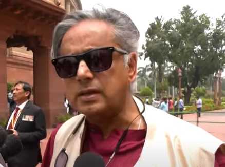  वीर सावरकर अवॉर्ड को लेकर शशि थरूर बोले- यह गैर-जिम्मेदाराना हरकत