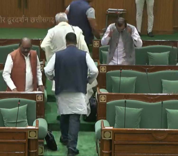  छग व&zwj;िधानसभा : सदन में उठा बेरोजगारी भत्&zwj;ता का मुद्दा, मंत्री के जवाब से असंतुष्&zwj;ट व&zwj;िपक्ष ने क&zwj;िया बर्ह&zwj;िगमन