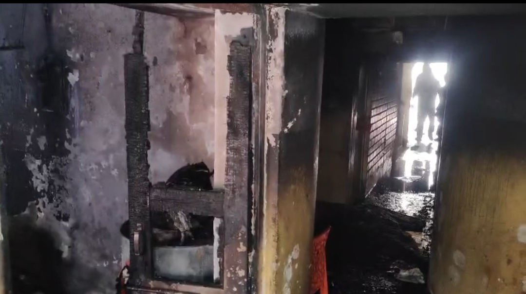  मकान में लगी भीषण आग, दो की मौत