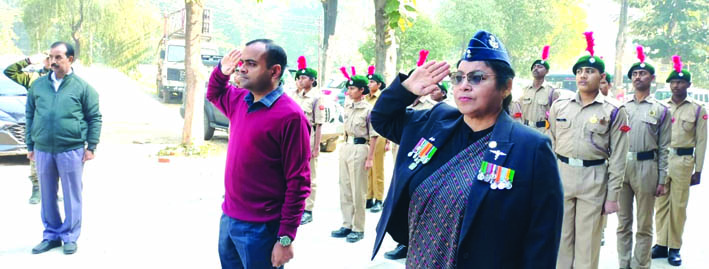 विजय दिवस पर शहीदों को अर्पित किए श्रद्धासुमन