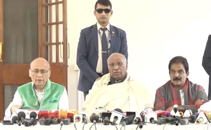  नेशनल हेराल्ड मामले में ईडी की चार्जशीट पर संज्ञान लेने से अदालत के इनकार को खरगे ने सत्य की जीत बताया