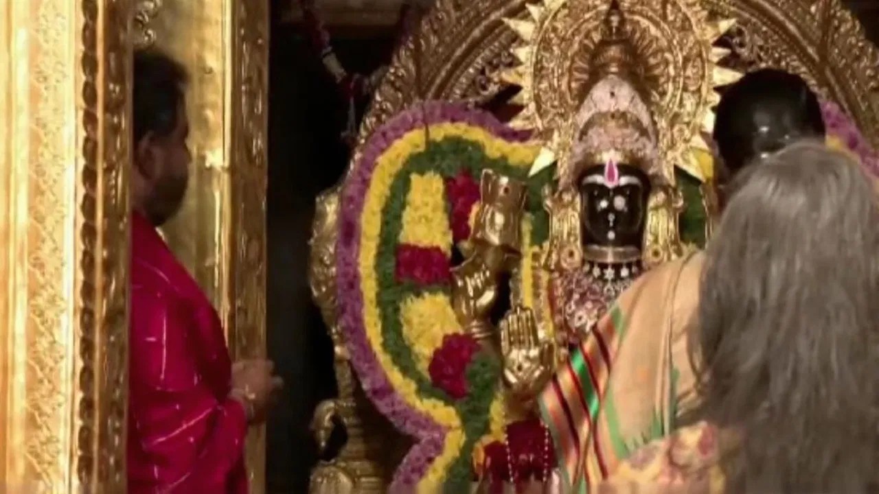  राष्ट्रपति द्रौपदी मुर्मु ने वेल्लोर के श्रीपुरम स्वर्ण मंदिर परिसर में ध्यान मंदिर का किया उद्घाटन