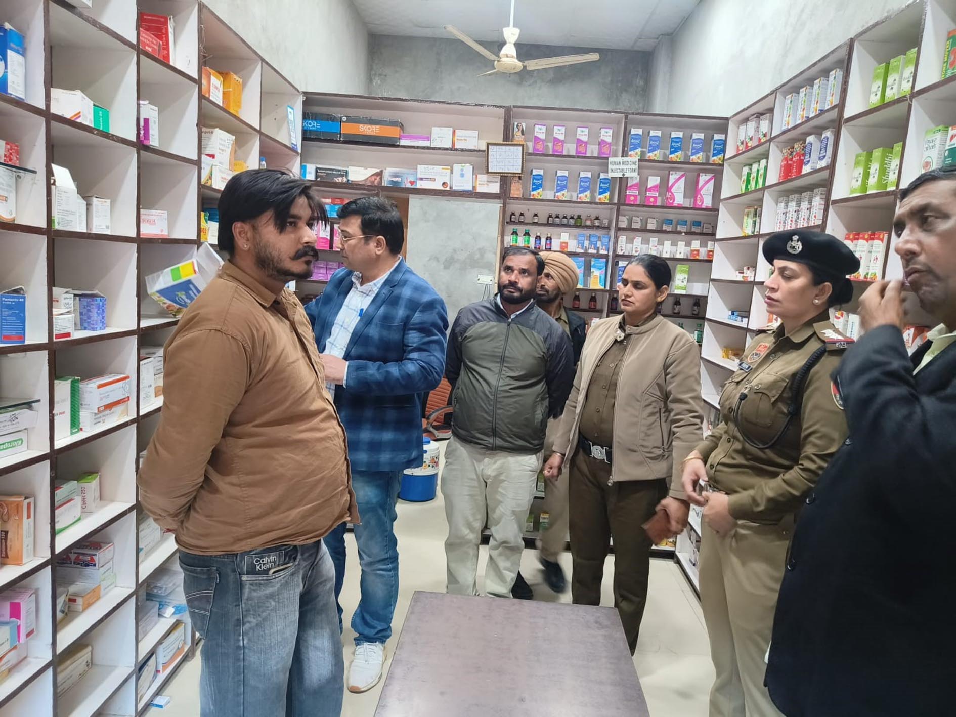 फतेहाबाद: स्टेट ड्रग विभाग ने रतिया में 5 मेडिकल स्टोर्स पर की छापेमारी