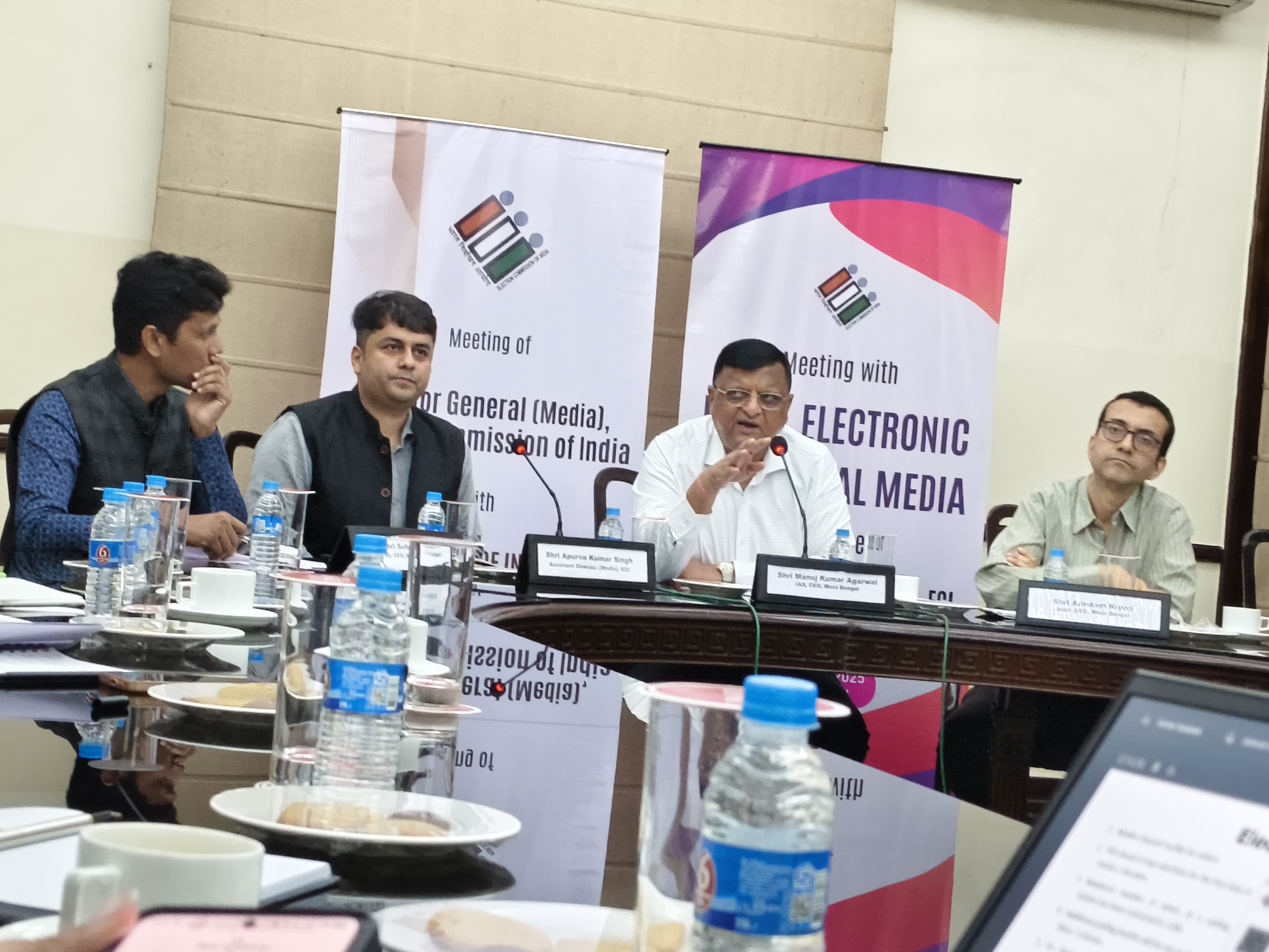 पश्चिम बंगाल में मतदाता सूची पुनरीक्षण : 20 लाख और अचिह्नित मतदाताओं को सुनवाई का नोटिस जारी