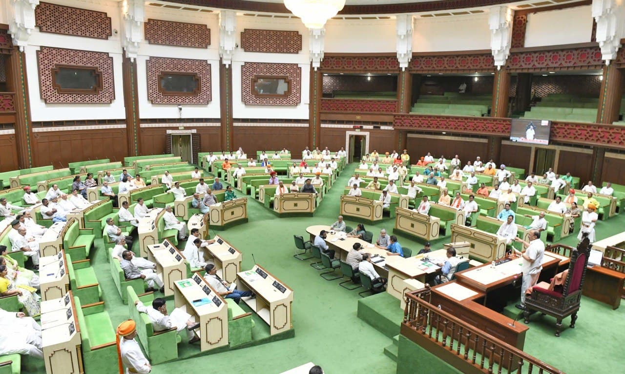 वार्षिकी 2025 : चर्चा में रही ब्यूरोक्रेसी और सियासत