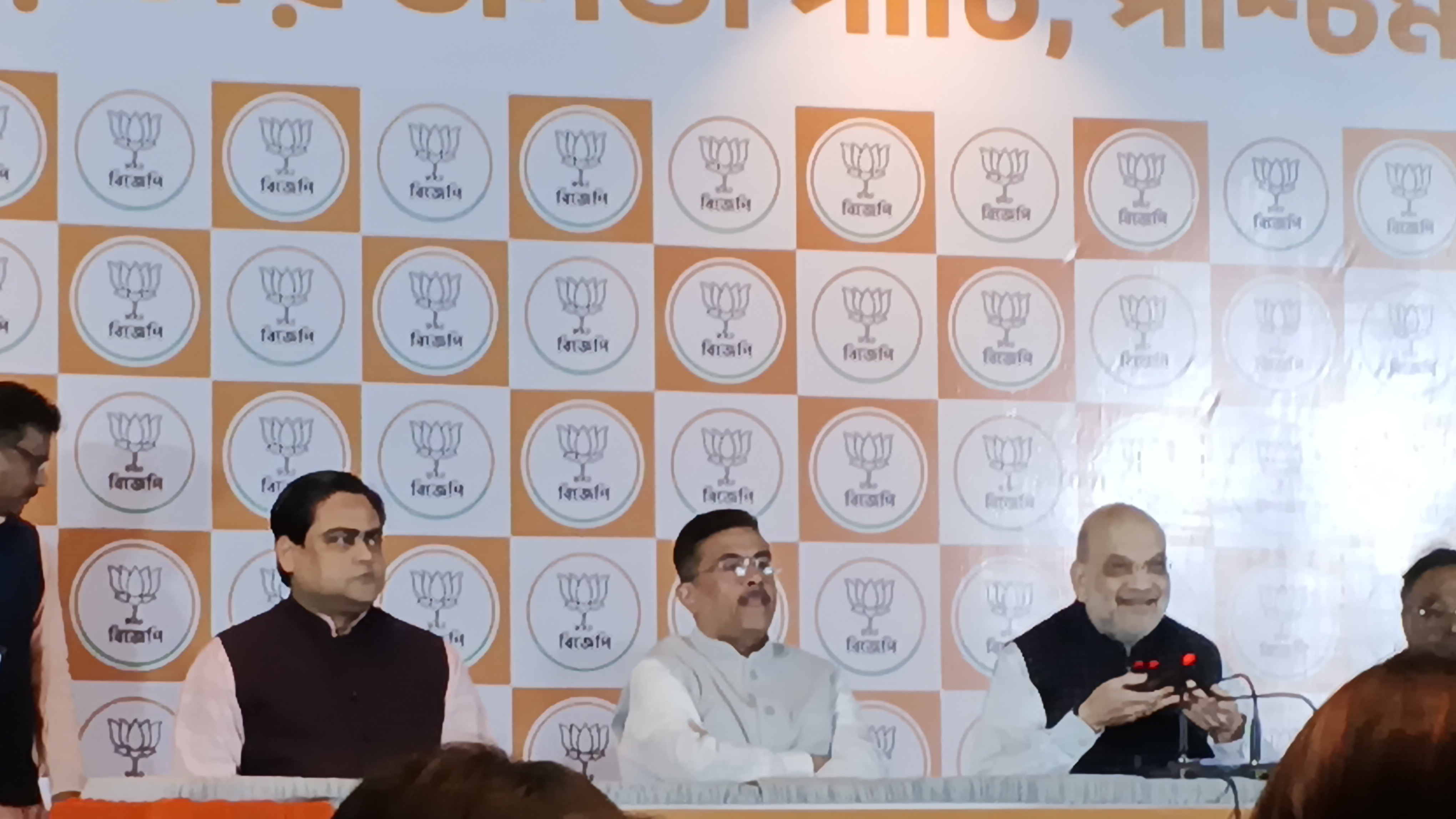 राउंड अप : कोलकाता में केंद्रीय गृह मंत्री अमित शाह का बड़ा हमला, बोले&ndash; बंगाल बदलाव के लिए तैयार, 2026 में भाजपा की सरकार तय