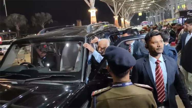  आरएसएस के सरसंघचालक डाॅ माेहन भागवत रायपुर पहुंचे, दाे कार्यक्रमाें में हाेंगे शामिल