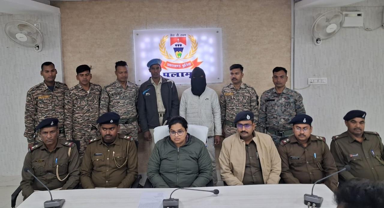 पलामू में कुख्यात गैंगस्टर प्रिंस खान का तीसरा गुर्गा गिरफ्तार, कुवैत से मिले थे फायरिंग के निर्देश