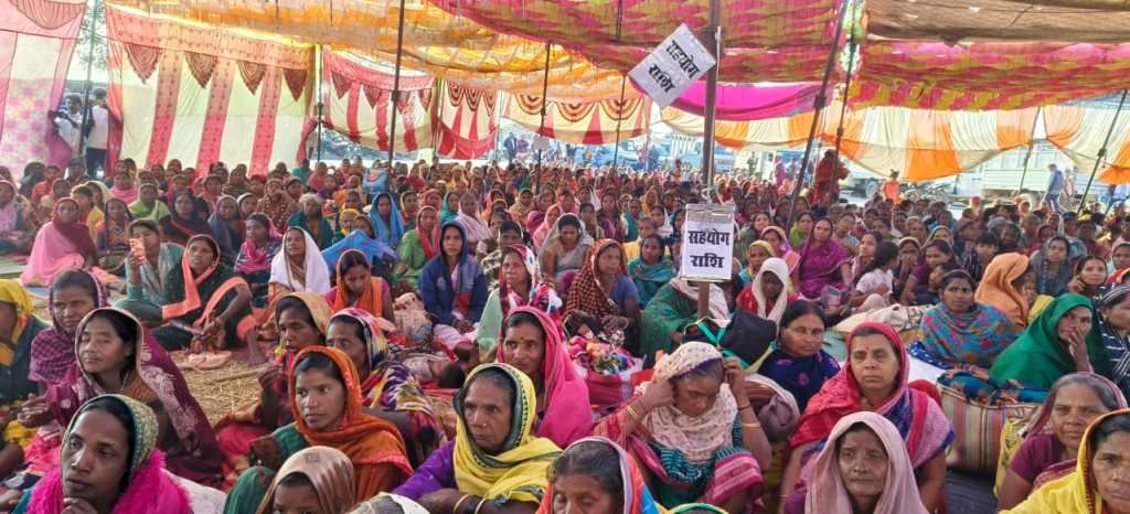  रायगढ़ : जनसुनवाई के दौरान हुई निदनीय व अप्रिय घटना की प्रभावित गांवों के ग्रामीणों ने की कड़ी निंदा,दोषियों को सज़ा देने की मांग