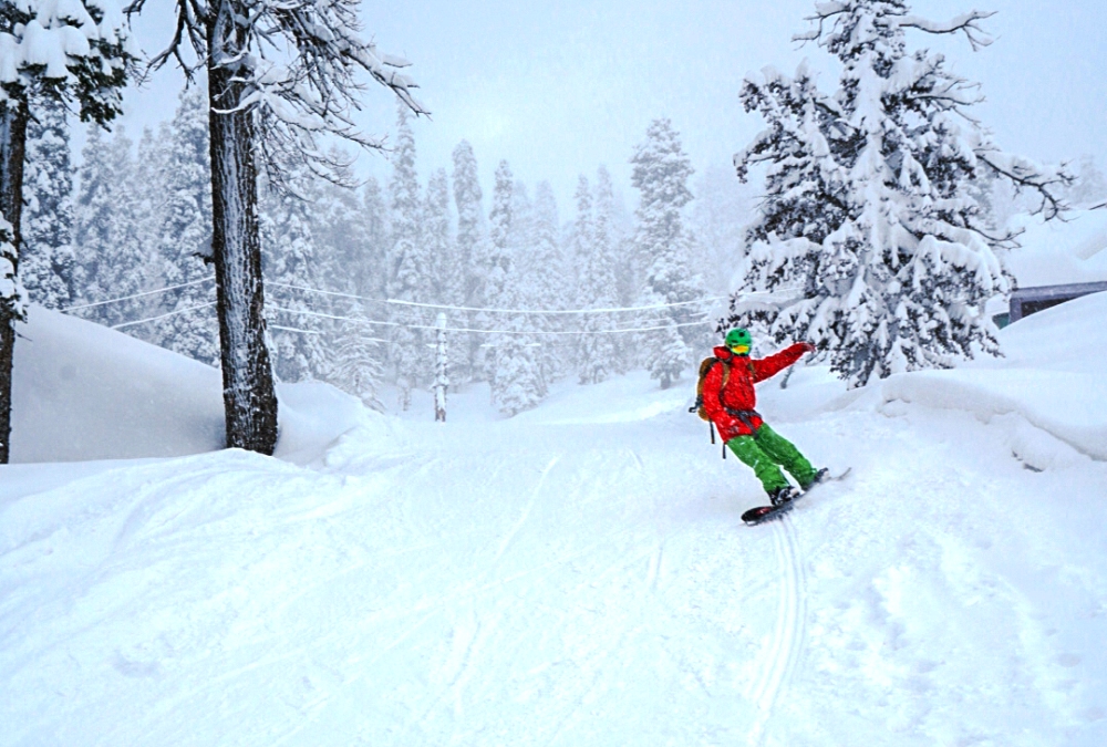 जम्मू-कश्मीर और लद्दाख में शीतलहर जारी, कश्मीर में गुलमर्ग -8.8 डिग्री के साथ सबसे ठंडा
