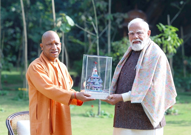 उप्र के मुख्यमंत्री ने प्रधानमंत्री से की शिष्टाचार मुलाकात