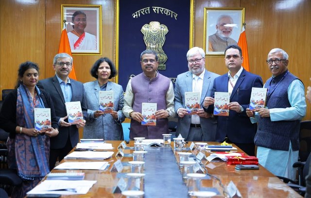 प्रधानमंत्री के देशप्रेम और विकास का संदेश जनता तक पहुंचाएगी &lsquo;ख़ुतबात-ए-मोदी&rsquo; पुस्तक : धर्मेंद्र प्रधान