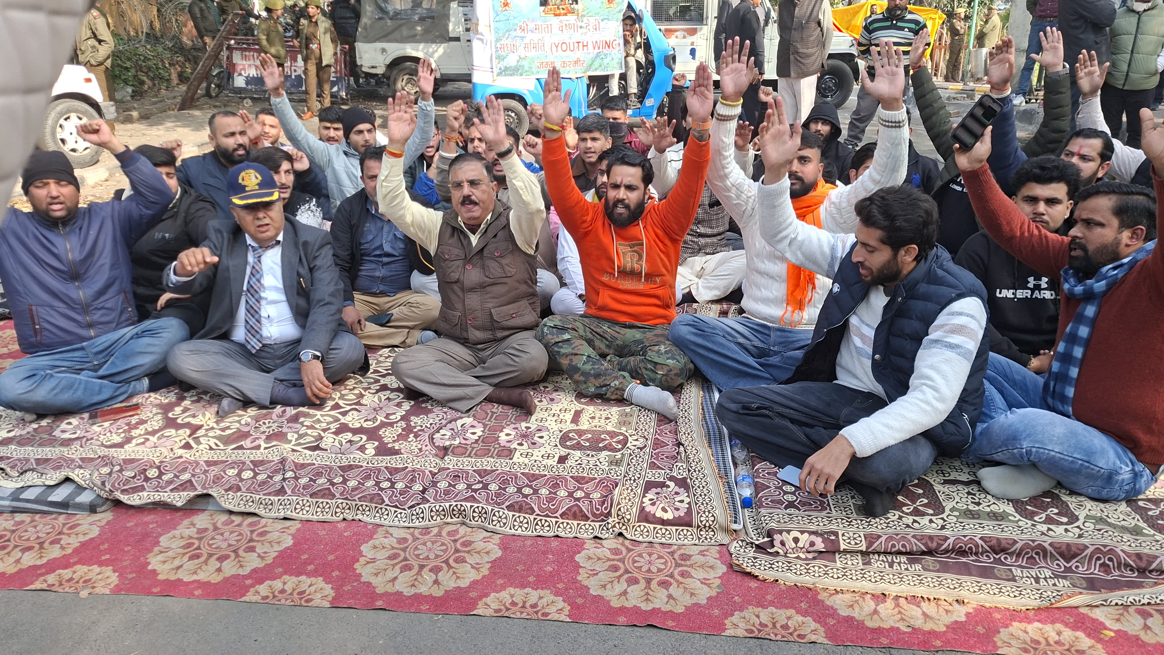 एसएमवीडीआईएमई प्रवेश पर विरोध प्रदर्शन का आह्वान, जम्मू का सिविल सचिवालय सील