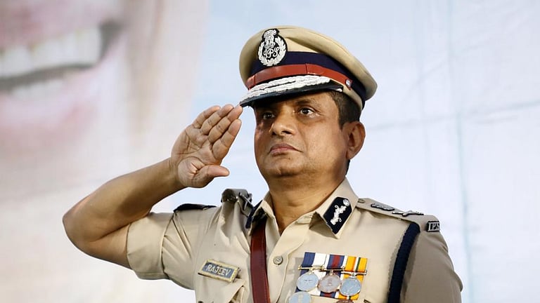 पश्चिम बंगाल में डीजीपी की नियुक्ति को लेकर उलझन, उत्तराधिकारी चयन पर अड़चन