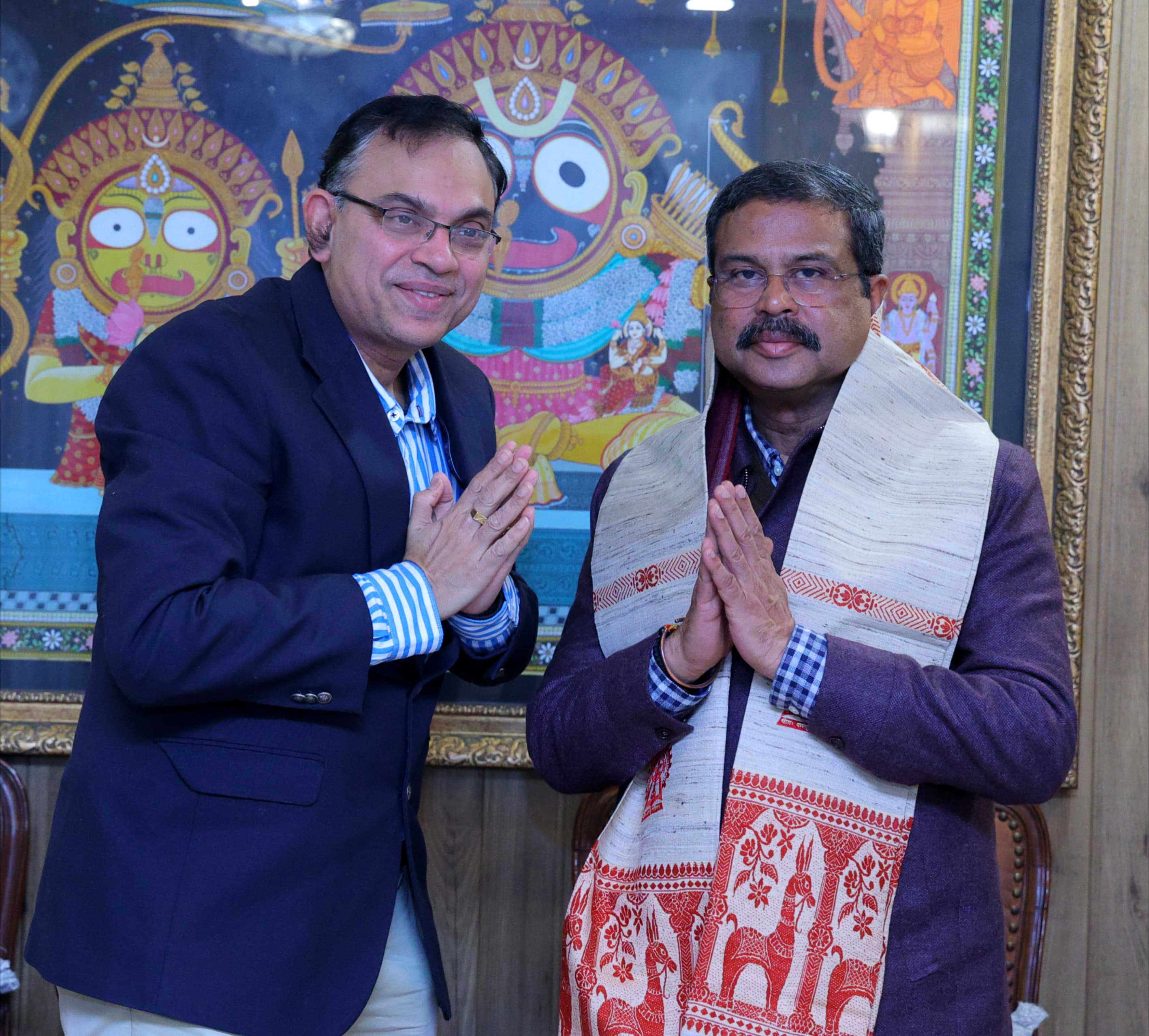 केंद्रीय शिक्षा मंत्री धर्मेंद्र प्रधान से मिले सुमन चक्रवर्ती, सौंपी आईआईटी खड़गपुर की प्रगति रिपोर्ट