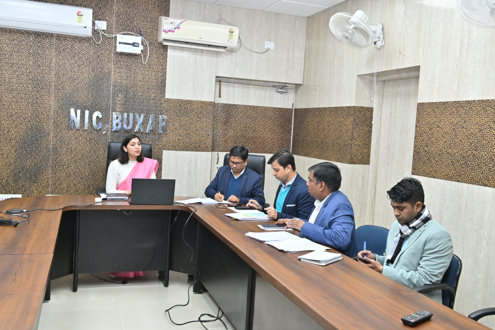 डीएम का फरमान, मिशन मोड में चलेगा किसान रजिस्ट्री अभियान