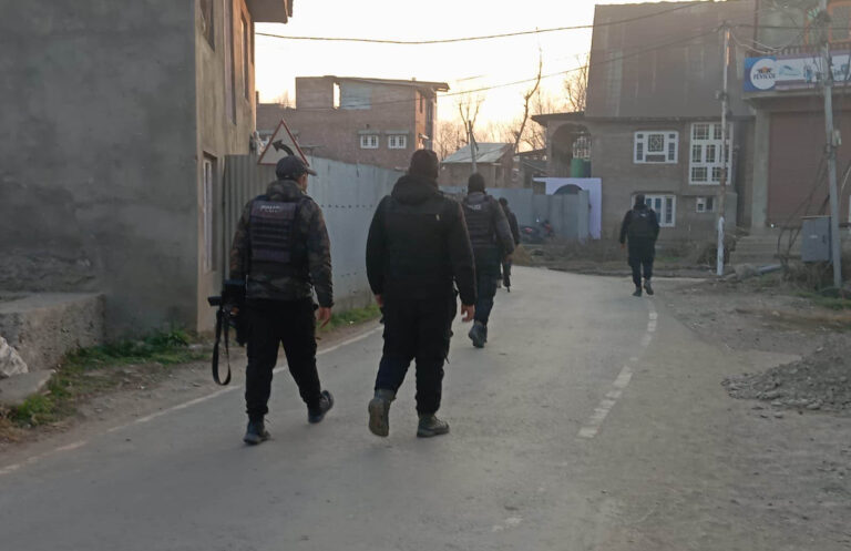 &lsquo;सफेदपोश&rsquo; आतंकी मॉड्यूल के खुलासे के बाद कश्मीर में मस्जिदों और मदरसों की प्रोफाइलिंग शुरू