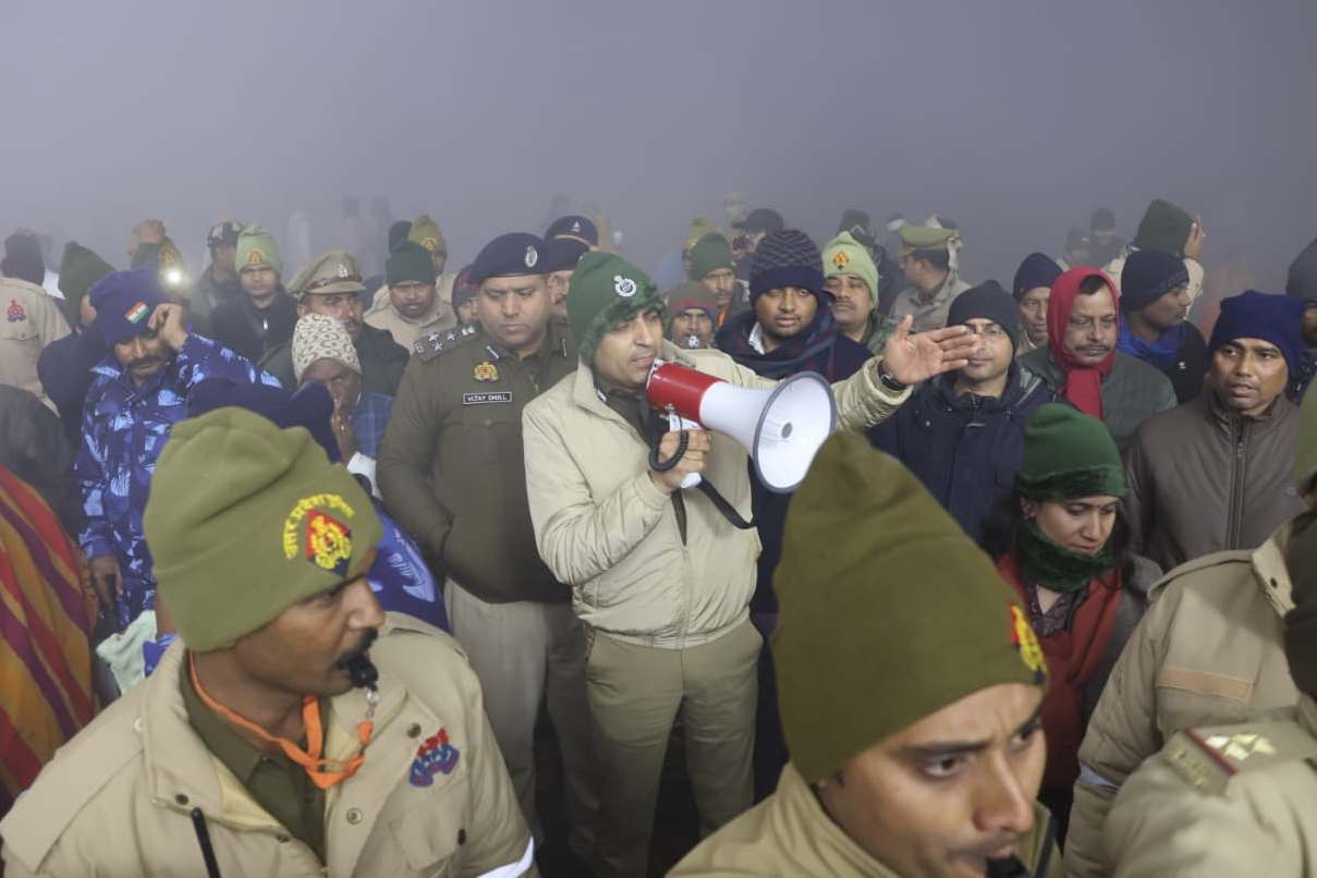विश्व प्रसिद्ध संगम में शुभ मुहूर्त में शुरू हुआ मौन ब्रत के साथ स्नान