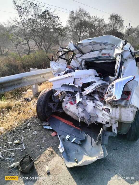  तेज रफ्तार डंपर ने पैदल चल रहे युवक को कुचला