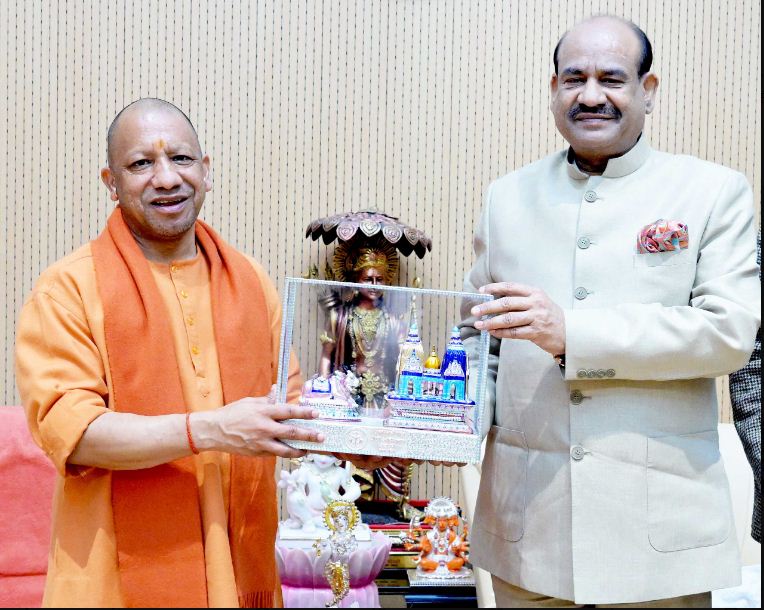 लोकसभा अध्यक्ष से मिले मुख्यमंत्री योगी