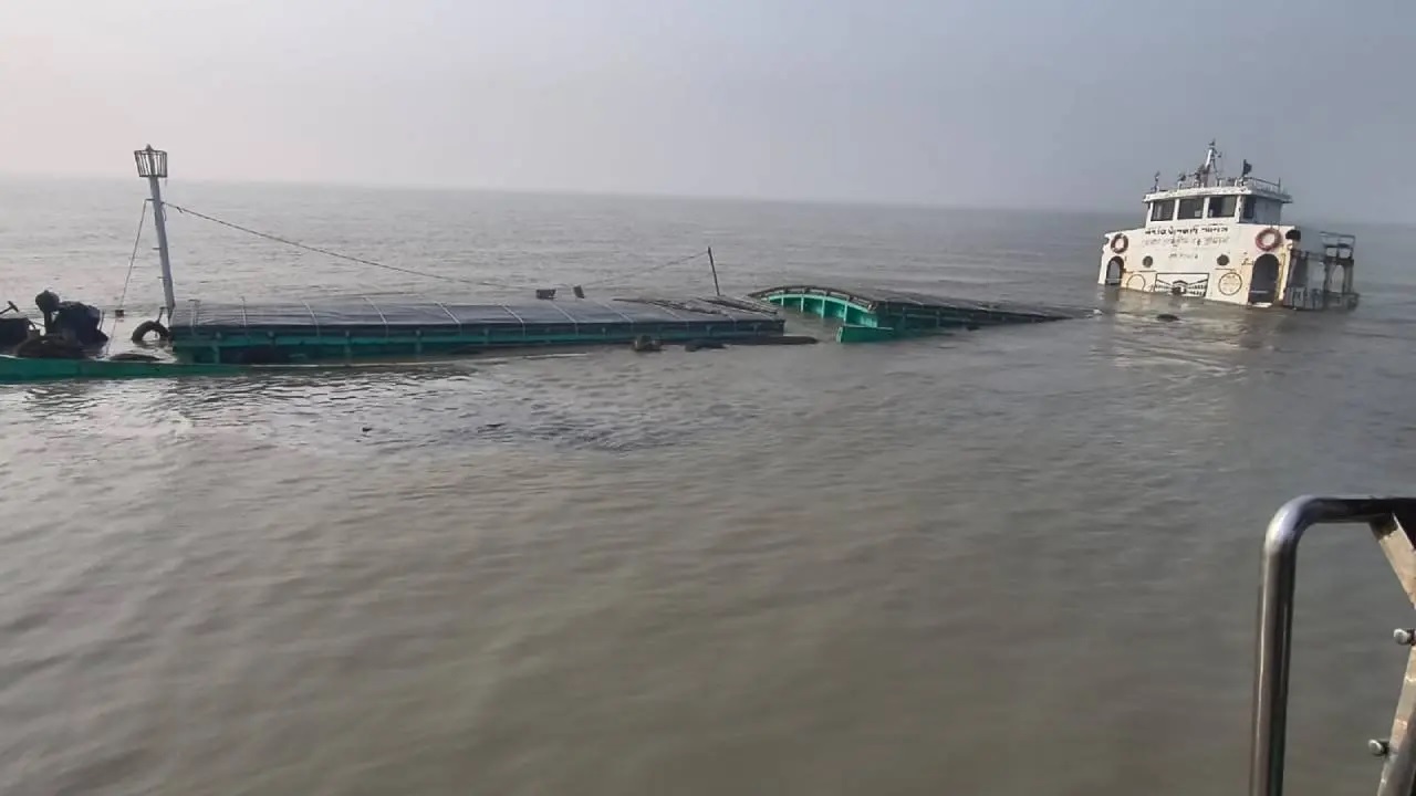 मुरिगंगा नदी में डूबा बांग्लादेशी मालवाहक जहाज, सभी 12 नाविक सुरक्षित