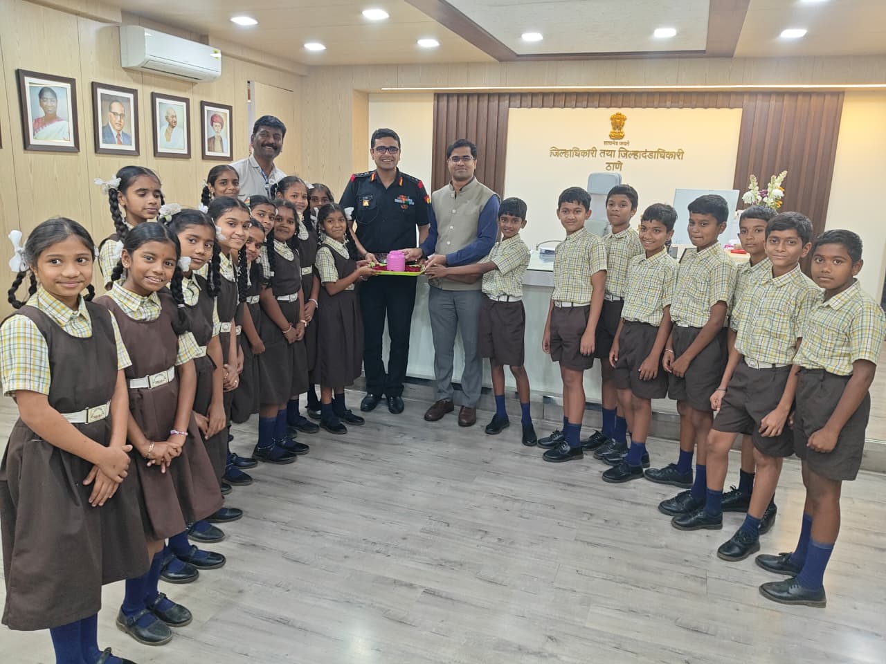 शाला विद्यार्थियों ने दी &ldquo;सैनिकों के परिवारों के लिए फ़ूड मनी&rdquo;