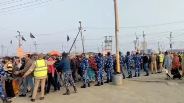 हर-हर गंगे के जयघोष के साथ संगम पर वसंत पंचमी के पुण्य स्नान के लिए उमड़ा जनसैलाब