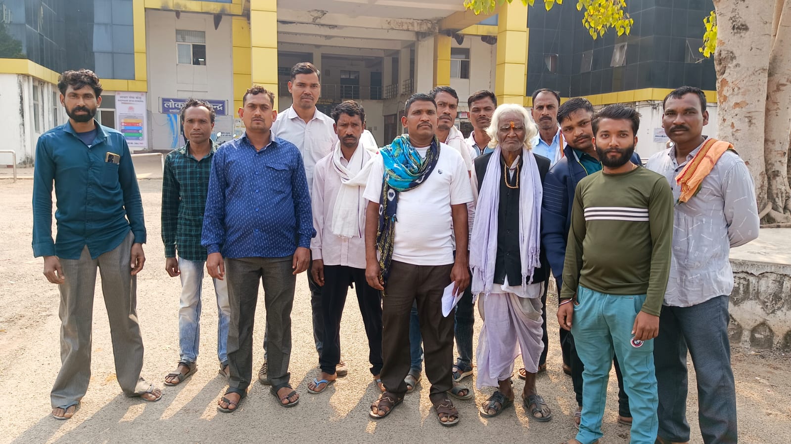 मोंगरागहन में शिक्षकों की कमी से पढ़ाई प्रभावित, ग्रामीणों ने कलेक्टर से की मांग