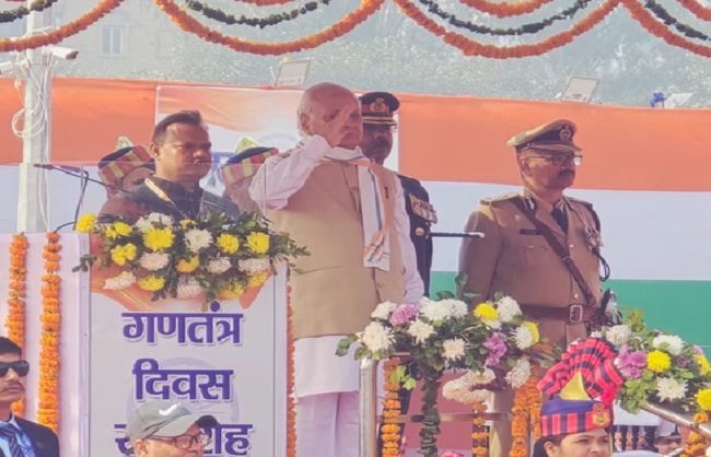 बिहार के राज्यपाल आरिफ मोहम्मद खान ने 77 वें गणतंत्र दिवस पर फहराया झंडा